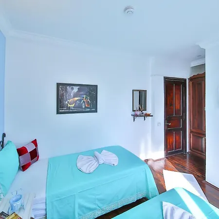 White House 2* Kas
