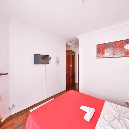 White House Guest house 2*